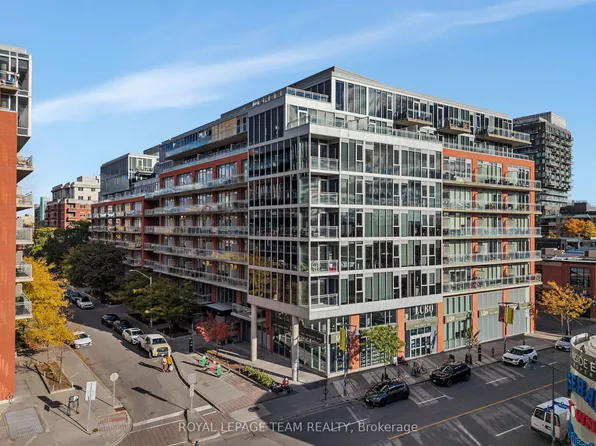 360 McLeod St #905, Ottawa, ON K2P 1A9