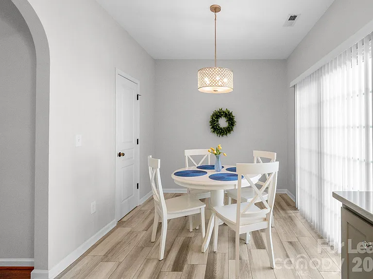 558 Calen Ln — Photo 29
