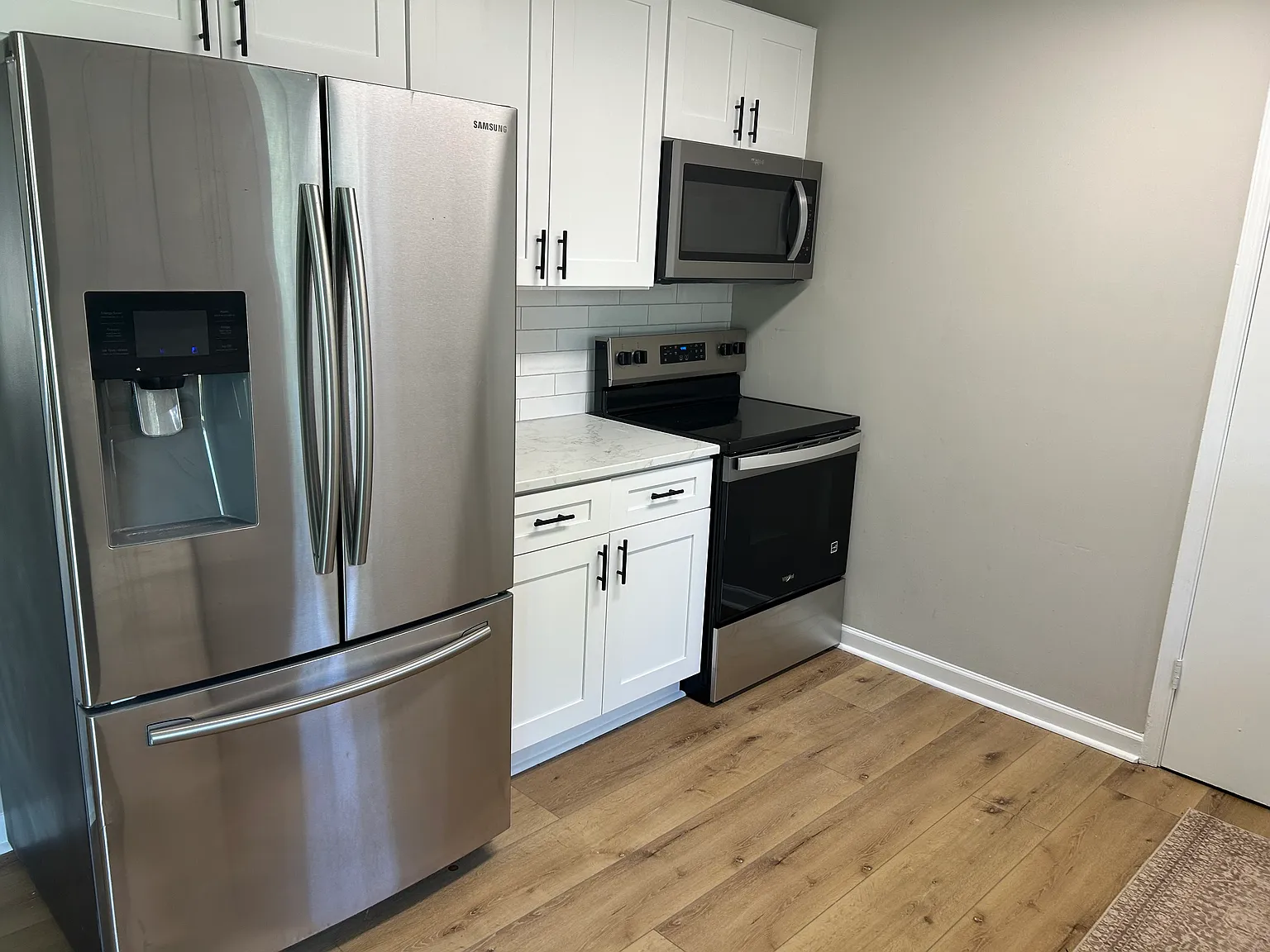 3 bed, 1.5 bath, 1303 sqft, $2,395 — Photo 3