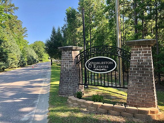5th image of 556 Charleston Estates Ln