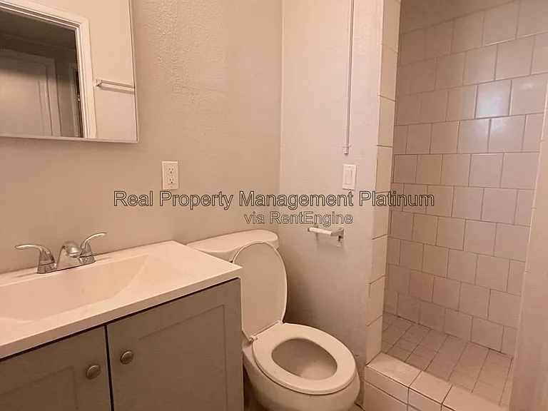 2728 E Gettysburg Ave — Photo 10