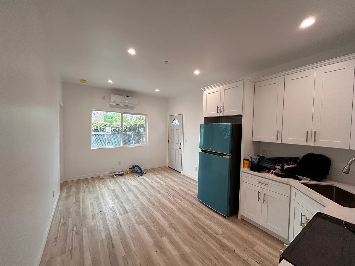 Building Photo - 23457 Welby Way