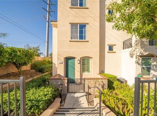 384 Ruby Red Ln, Upland, CA 91786