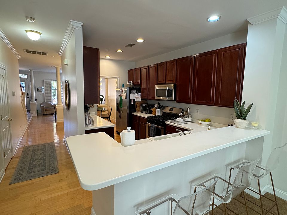 Kitchen / Bar / Hallway to front