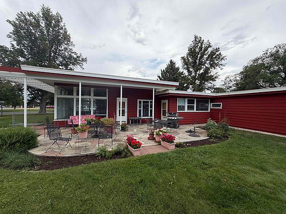 2nd image of 501 Circle Dr W