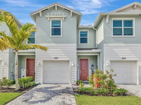 680 SE Lake Falls St, Port Saint Lucie, FL 34984