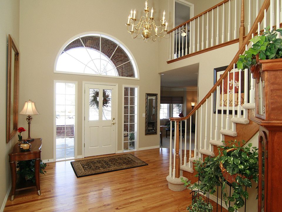 Gorgeous foyer!
