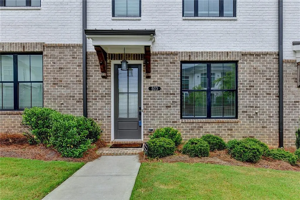 3 bed, 3.5 bath, 2000 sqft, $2,700 — Photo 3