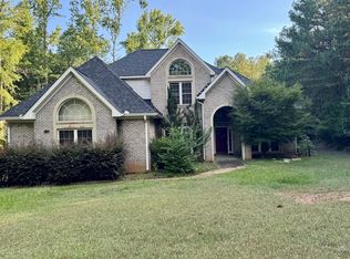 617 Windsor Rd, Hodges, SC 29653