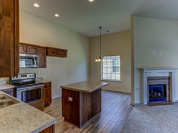 5th image of 1241 Hemlock Dr