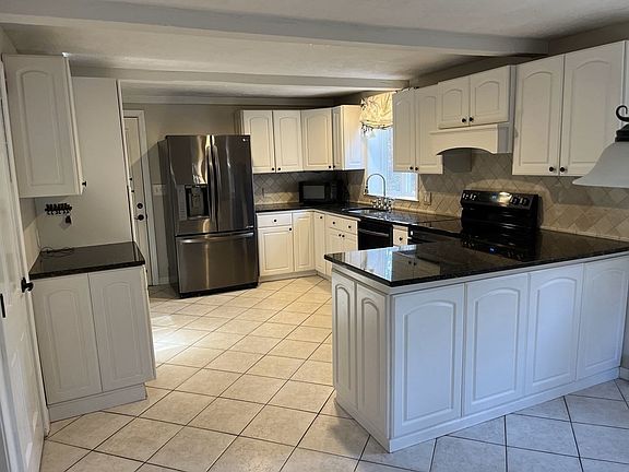 5th image of 5 Bristol Dr