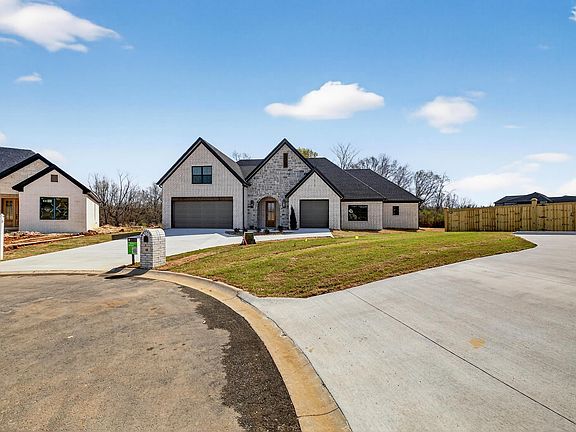 4th image of 60 Lucia Ln