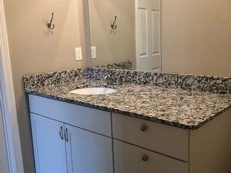 600 SW Loudon Dr #1 — Photo 8