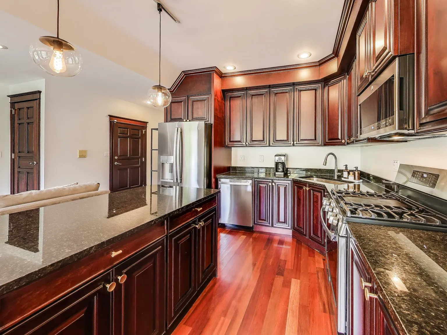 3106 W Lyndale St — Photo 4