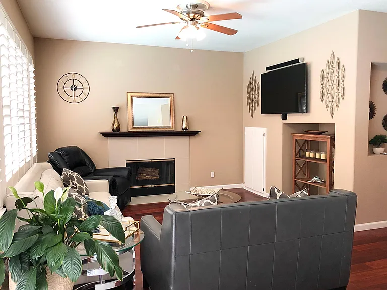 1860 Aurora Ct — Photo 6
