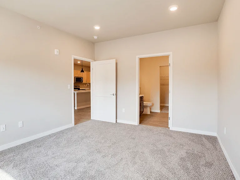 Pinehurst Apartments — Photo 4