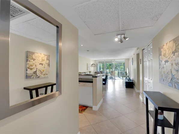 605 Oaks Drive #205, Pompano Beach, FL 33069
