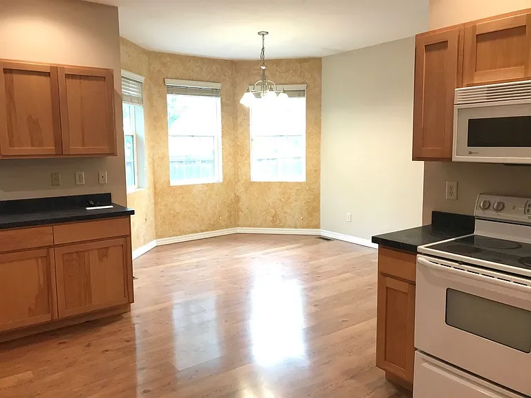 226 E River Rock Rd — Photo 5