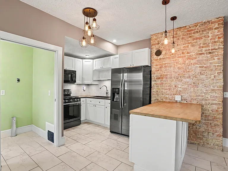 1155 Portage Ave — Photo 10