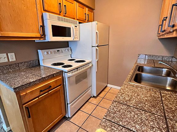 2nd image of 1531 D St APT 5