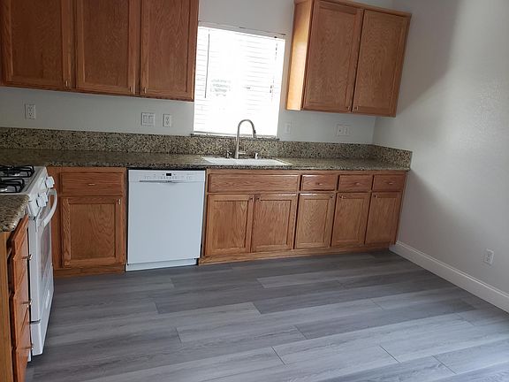 2nd image of 3268 Poppy St