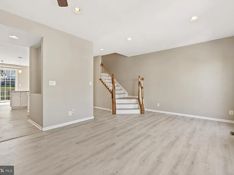 9147 Ribbon Falls Loop — Photo 9