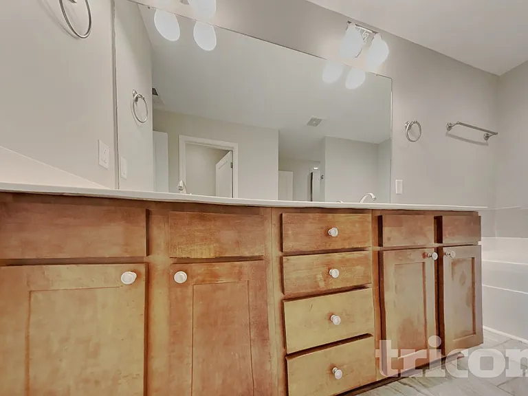 512 Hickory Leaf Ct — Photo 9