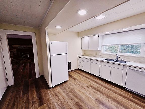 4th image of 2503 300th St NW