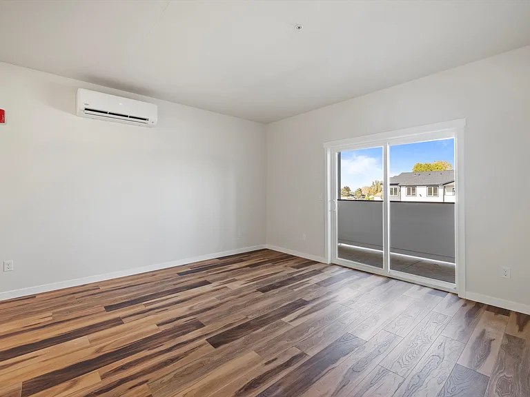 Bonneville Apartments — Photo 36