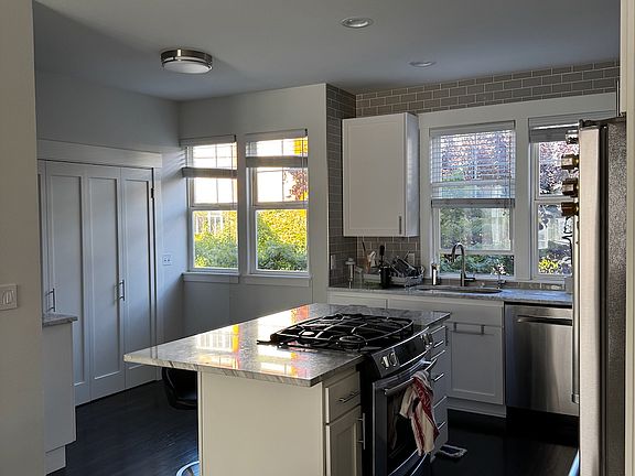 4th image of 615 Federal Ave E #B