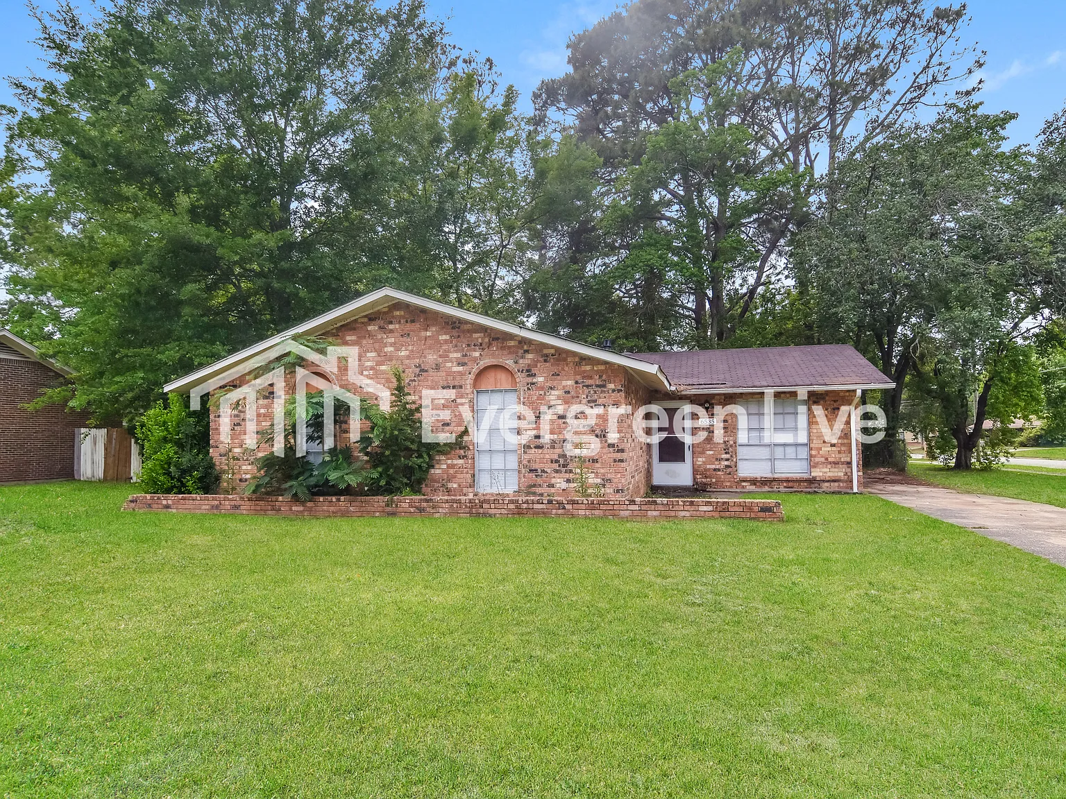 3 bed, 2.0 bath, 1410 sqft, $1,345 — Photo 2