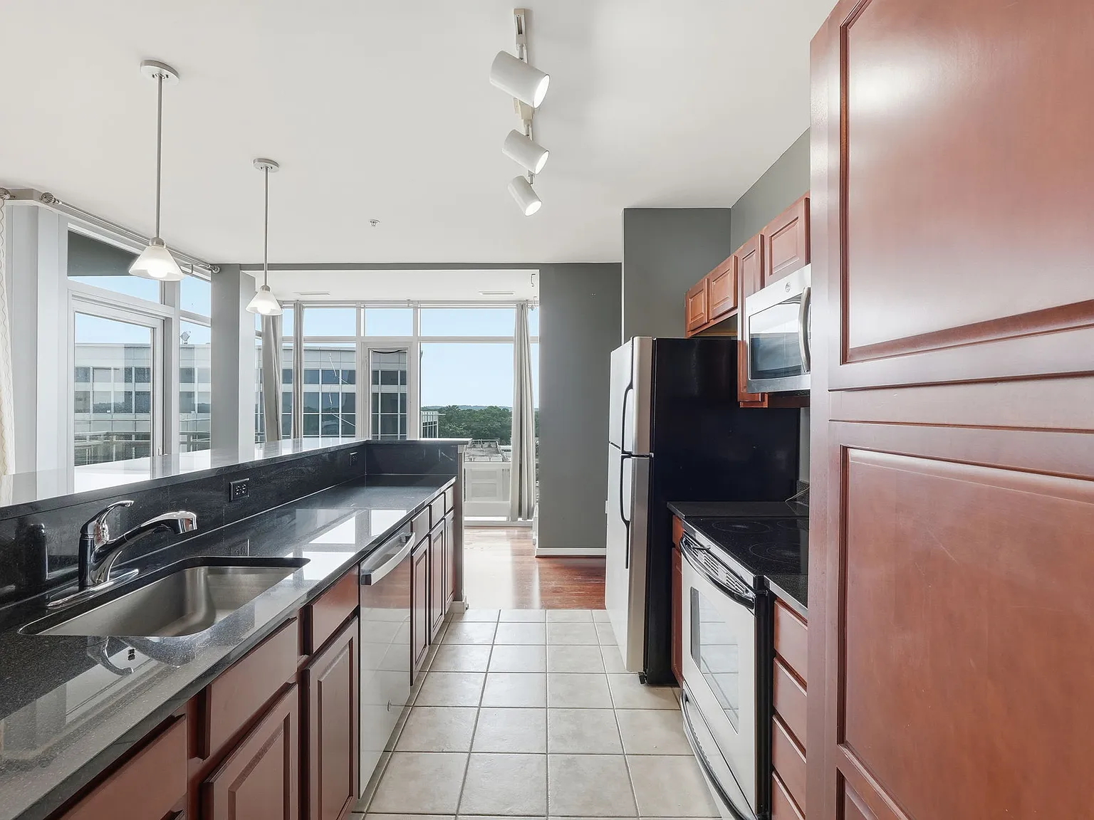 2 bed, 1145 sqft, $2,400 — Photo 2