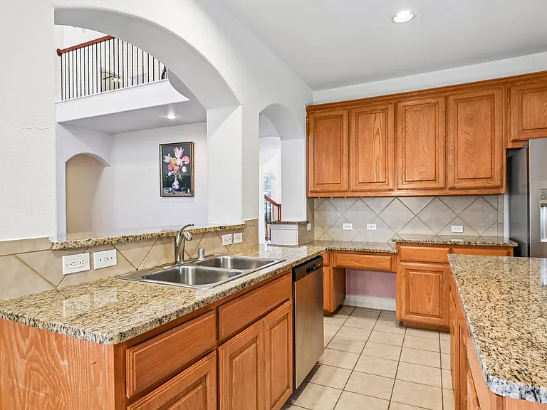 6006 Shadywood Ln — Photo 12