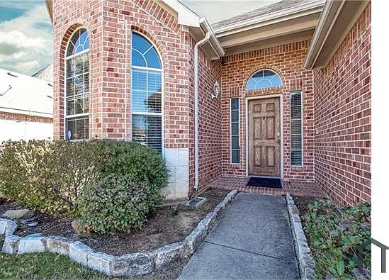 4 bed, 1800 sqft, $3,300 — Photo 2