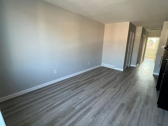 3rd image of 10844 Nandina Ln