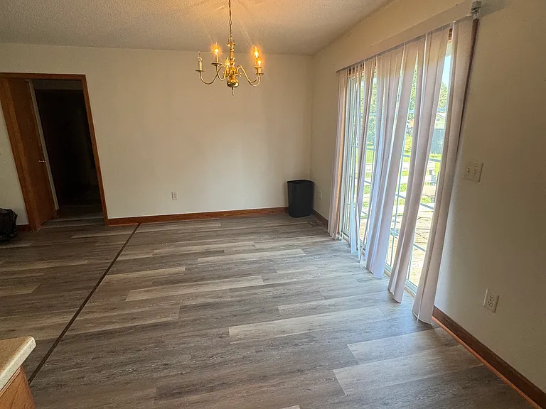 2497 Troy Ct — Photo 4