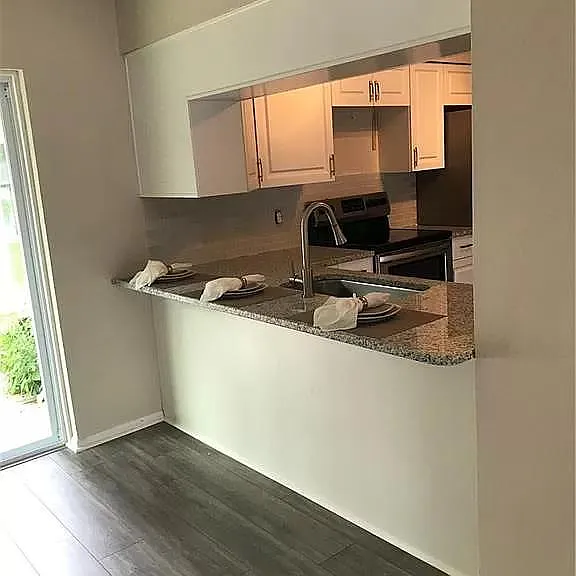 930 S Apopka Ave — Photo 4