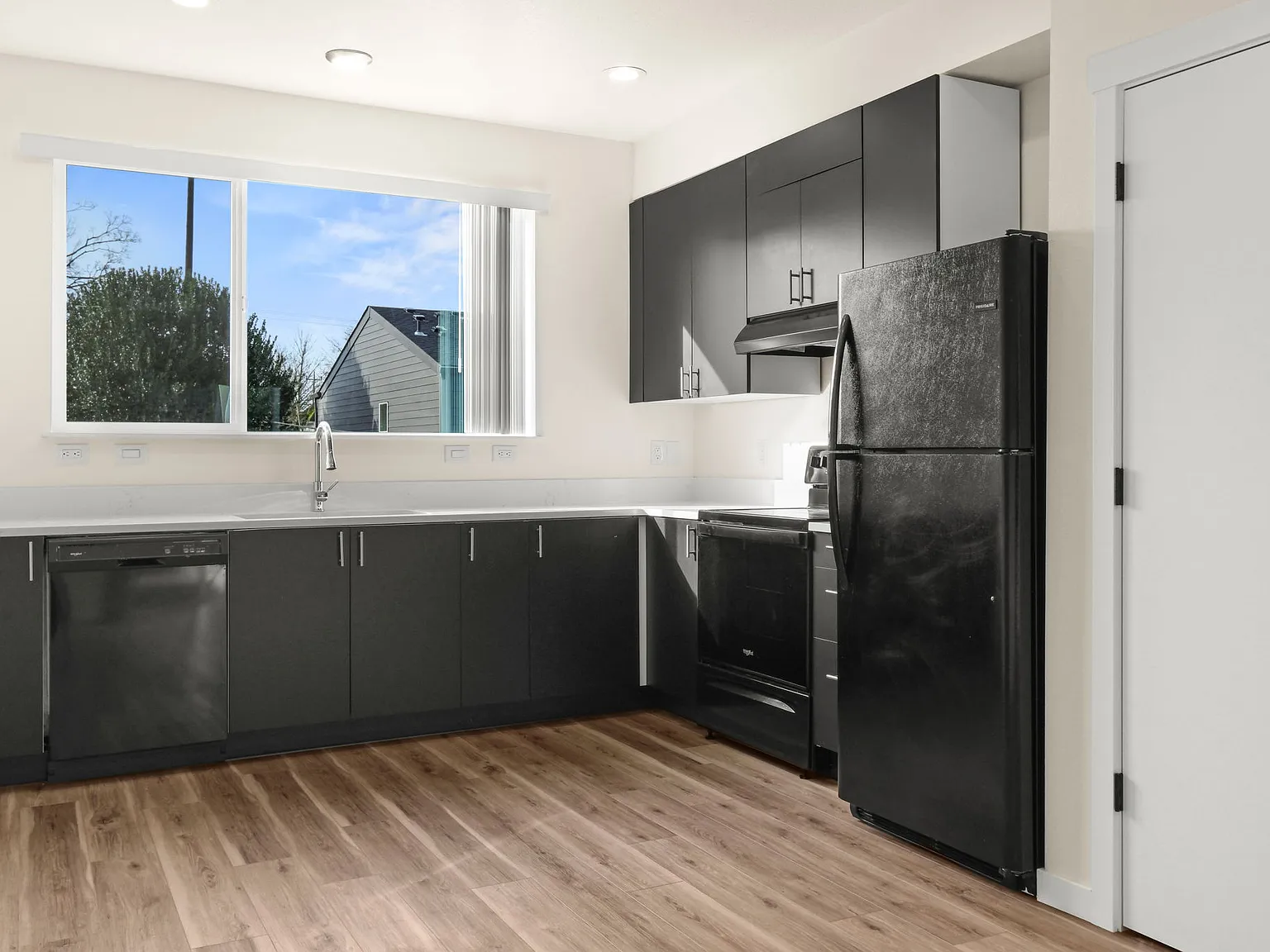 Vancouver Townhouses — Photo 2