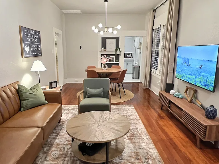 404 W Walnut St — Photo 5