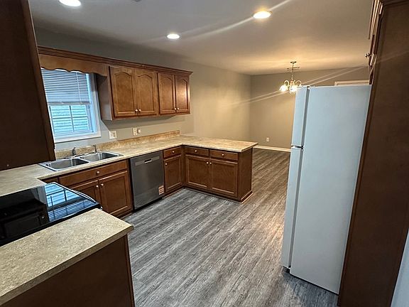 5th image of 1025 Orchard Way