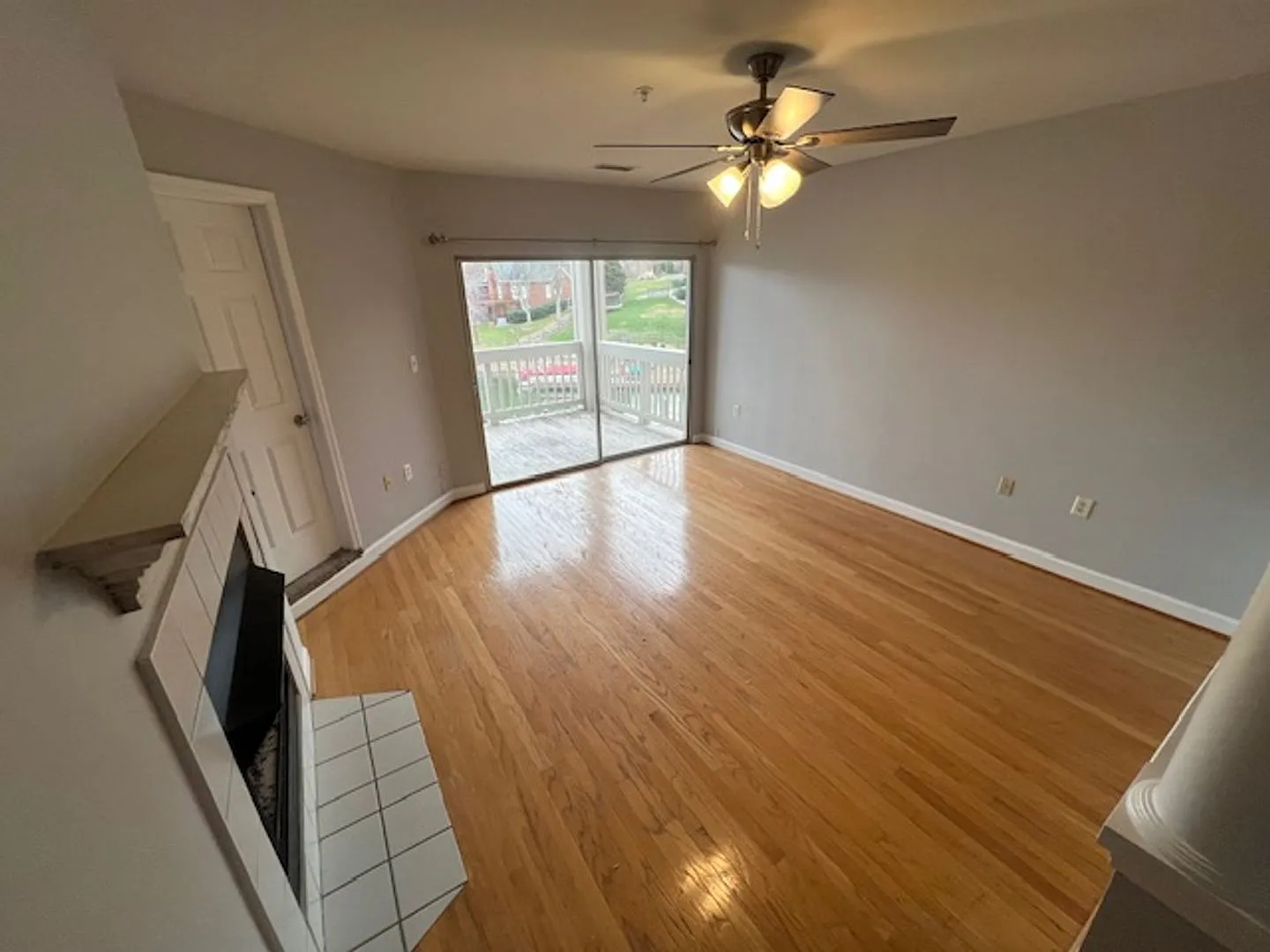 Waterfront - 2 Bed/2 Bath Condo - Pier 33 - Alley Kitchen - Fireplace - Washer/Dryer Included - C... — Photo 3