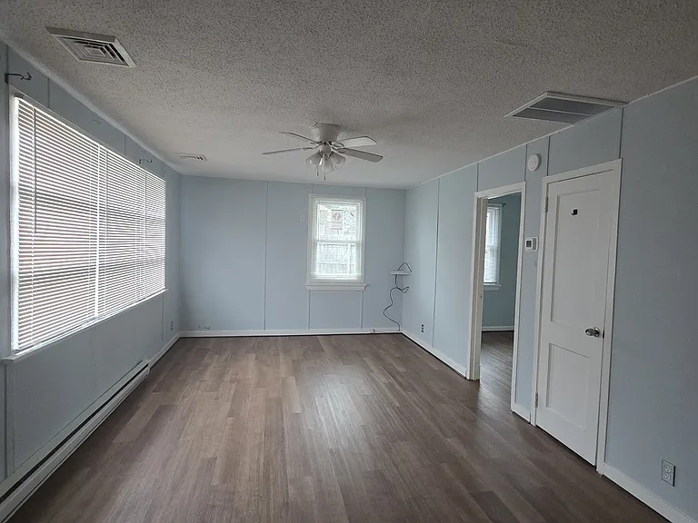 1305 Saint Michaels Ln — Photo 11