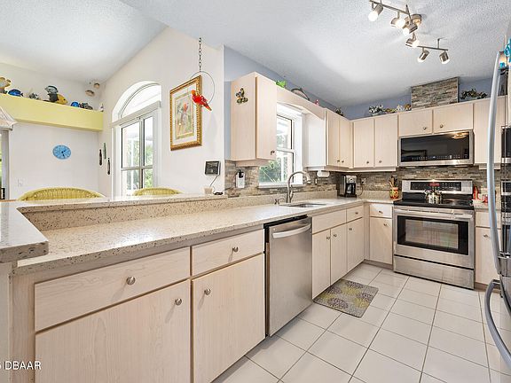 5th image of 26 Island Cay Dr