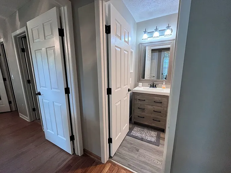 2351 Fernwood Ave — Photo 5