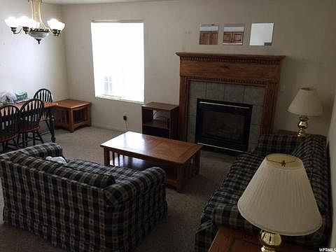 Unit 305 living room_04132021