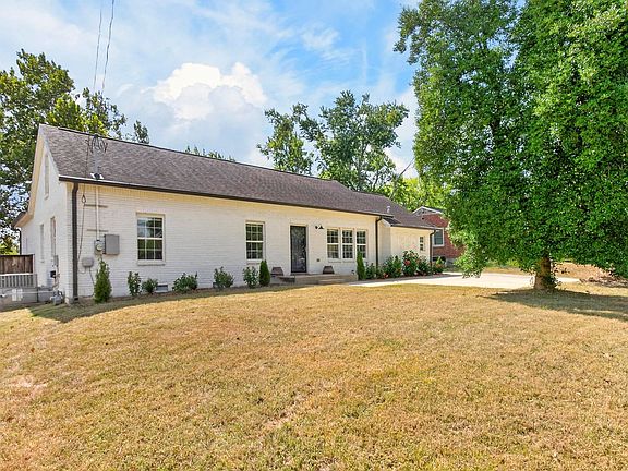 3rd image of 541 Harding Pl