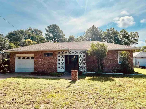 723 N 7th St, Ponca City, OK 74601