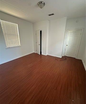 3rd image of 2525 Elder St