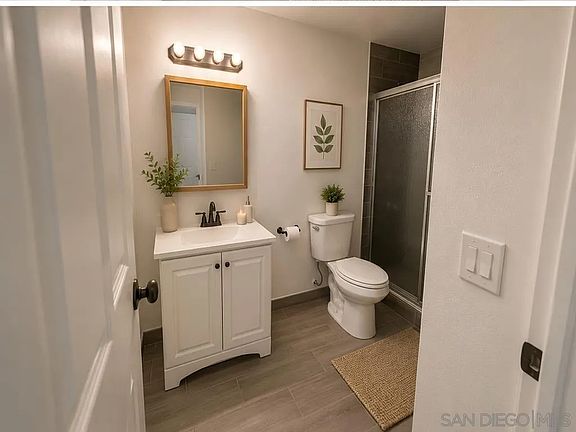 5th image of 1681 Bayview Heights Dr Unit 31