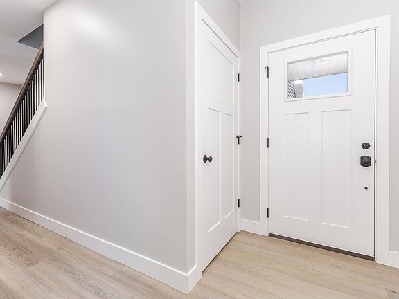 4th image of 401 Jenny Ln Unit B